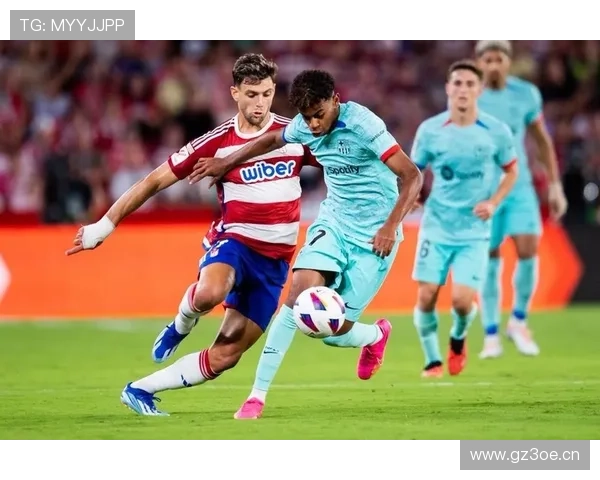 亚马尔在社媒晒出自己整蛊梦乡中的孔德的视频，后者毫无反应